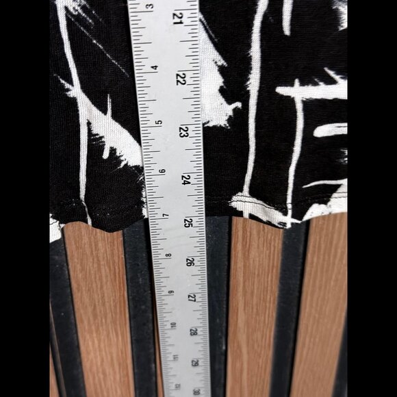 BCBG Maxazria Top XS Womens Black White Long Sleeve Modal Printed Abstract - Picture 4 of 7
